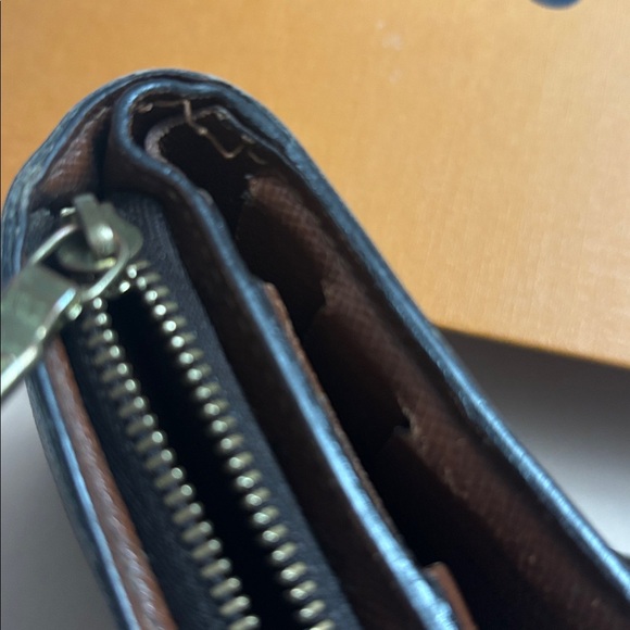 Louis Vuitton Brown Monogram with zipper - Picture 7 of 8